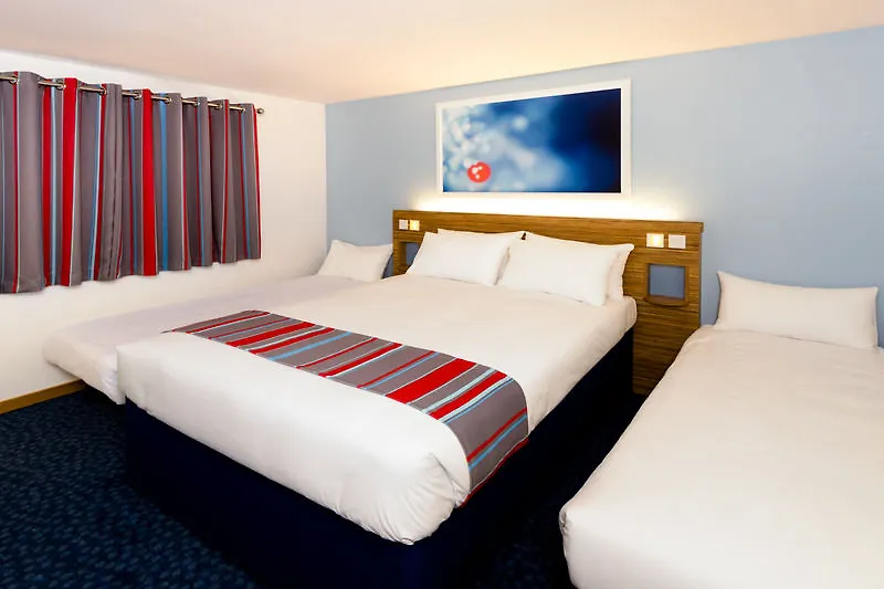 Travelodge Edinburgh Airport 2*,